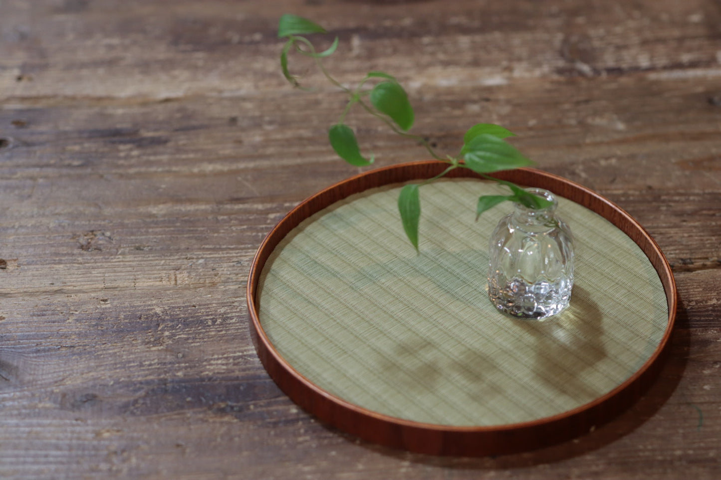 Tatami round serving tray — handwoven modern obon from Kumamoto
